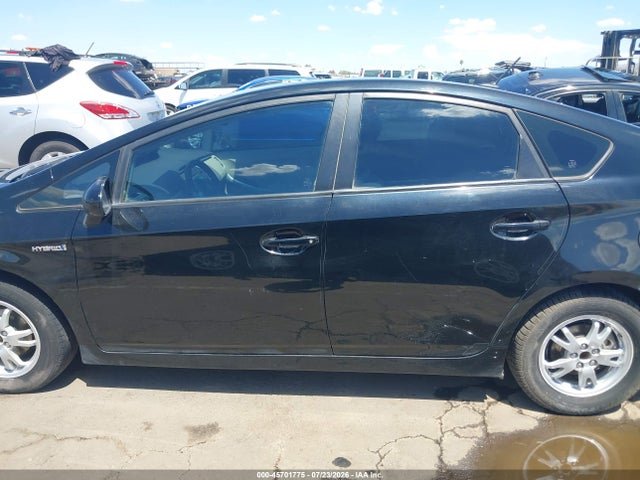 2011 Toyota PRIUS TWO — миниатюра 14