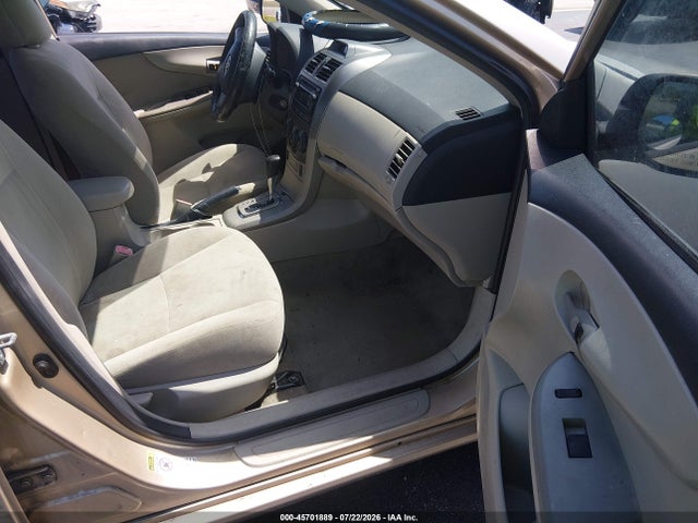 2012 Toyota COROLLA LE photo 5