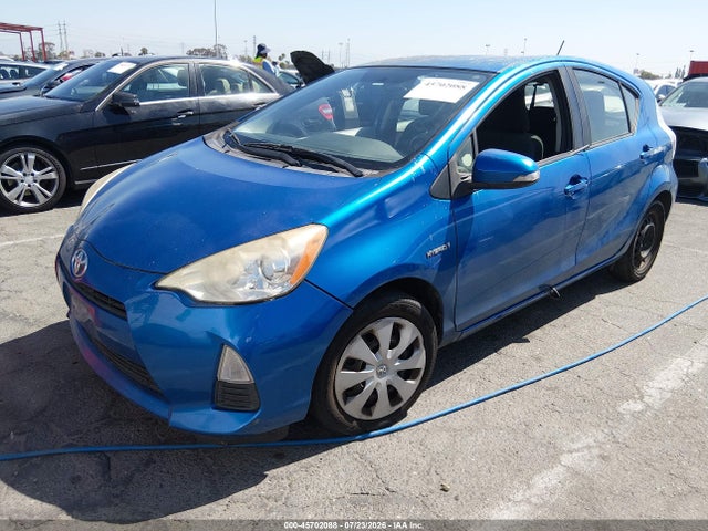 2014 Toyota PRIUS C TWO — фото 2