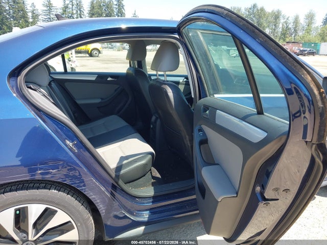 صورة 8 لـ 2013 Volkswagen JETTA HYBRID SEL PREMIUM