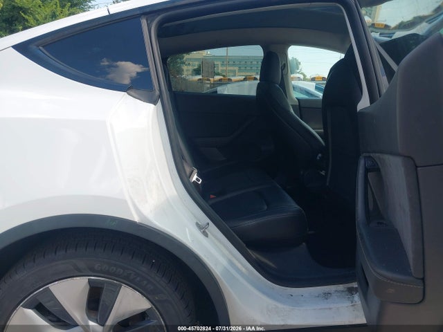 2021 TESLA MODEL Y LONG RANGE DUAL MOTOR ALL-WHEEL DRIVE 8