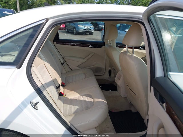 2012 Volkswagen PASSAT 2.5L SEL PREMIUM — фото 8