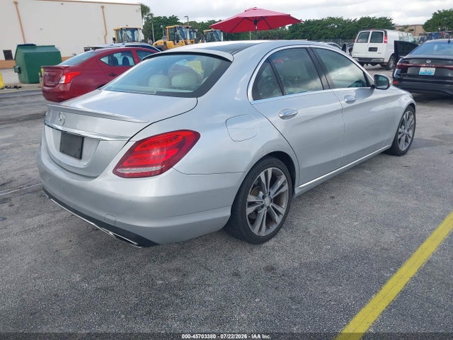 صورة 4 لـ 2017 Mercedes-BENZ C 300