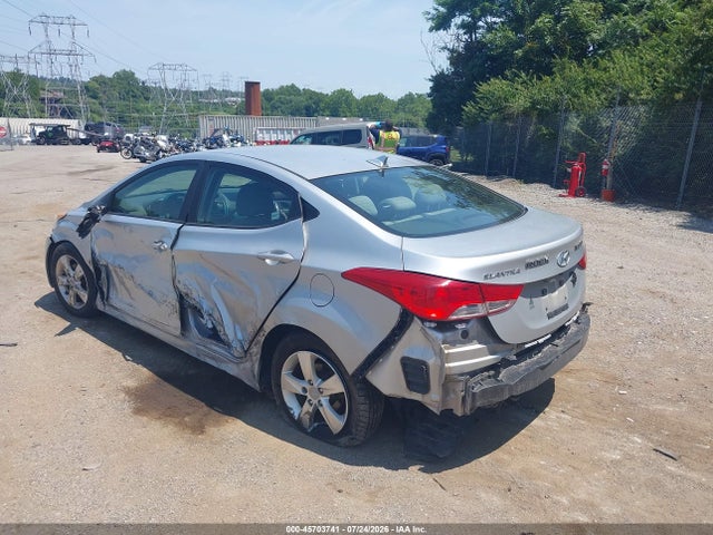 2013 Hyundai ELANTRA GLS — фото 3