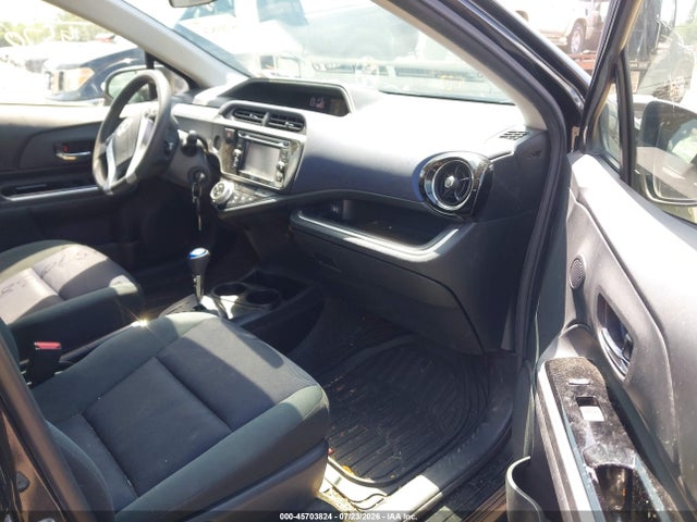 2015 Toyota PRIUS C TWO 照片 5
