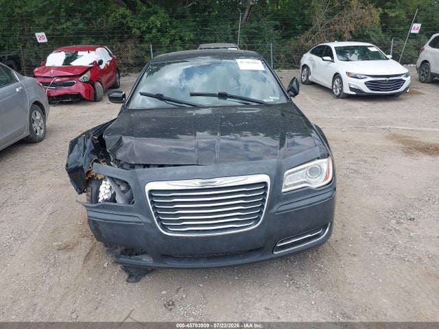 2013 Chrysler 300 MOTOWN — миниатюра 12