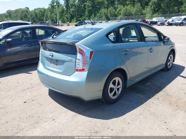 صورة 4 لـ 2014 Toyota PRIUS THREE