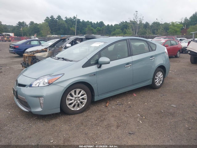 2012 Toyota PRIUS PLUG-IN photo 2