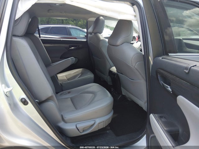 2020 TOYOTA HIGHLANDER LIMITED 8