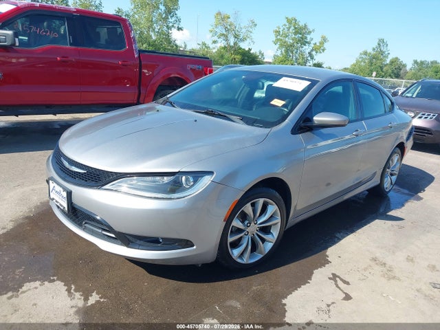 صورة 2 لـ 2015 Chrysler 200 S