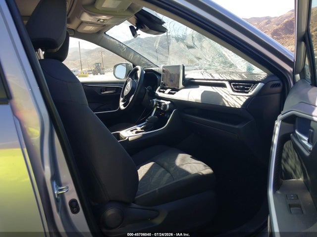 2025 TOYOTA RAV4 XLE 5