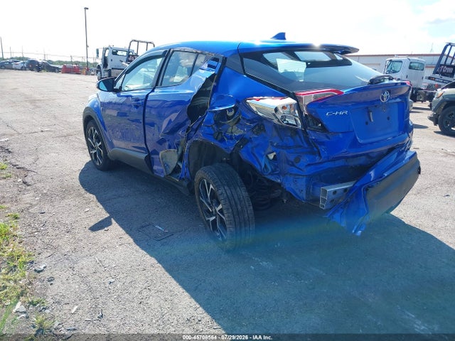 2018 TOYOTA C-HR XLE 3
