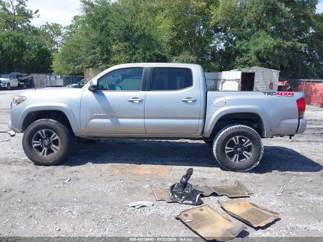 صورة 14 لـ 2017 Toyota TACOMA TRD SPORT