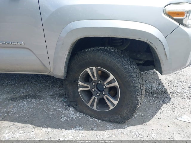 صورة 6 لـ 2017 Toyota TACOMA TRD SPORT