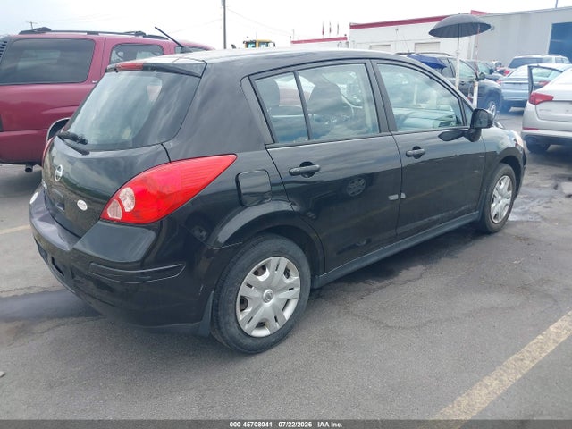 2010 Nissan VERSA 1.8S — фото 4