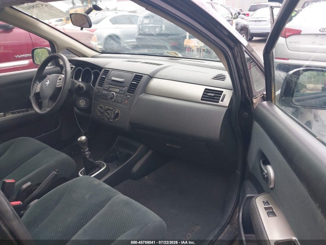 2010 Nissan VERSA 1.8S — фото 5