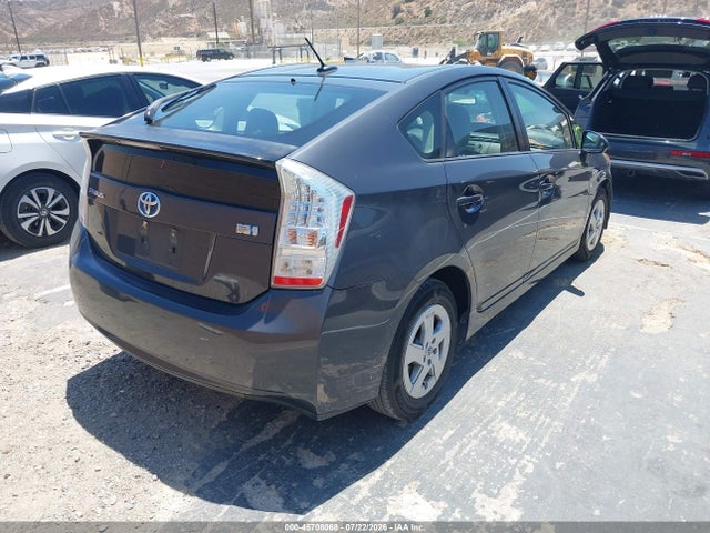2010 Toyota PRIUS III — фото 4