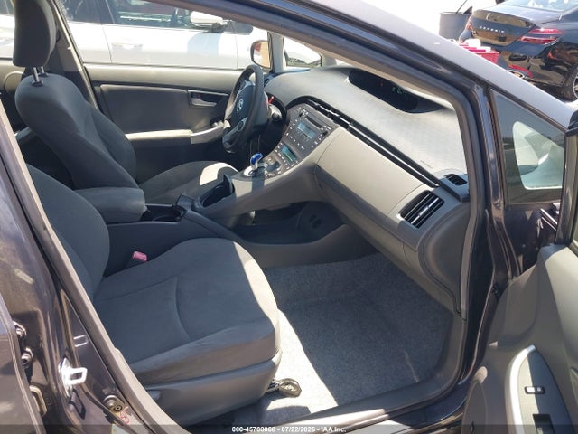 2010 Toyota PRIUS III — фото 5
