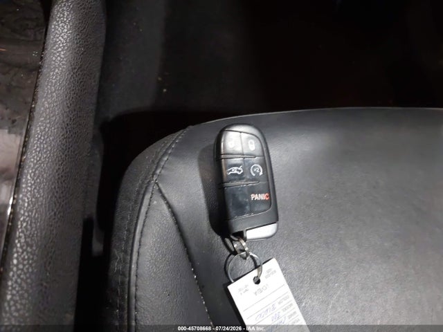 2011 Chrysler 300 LIMITED — миниатюра 11