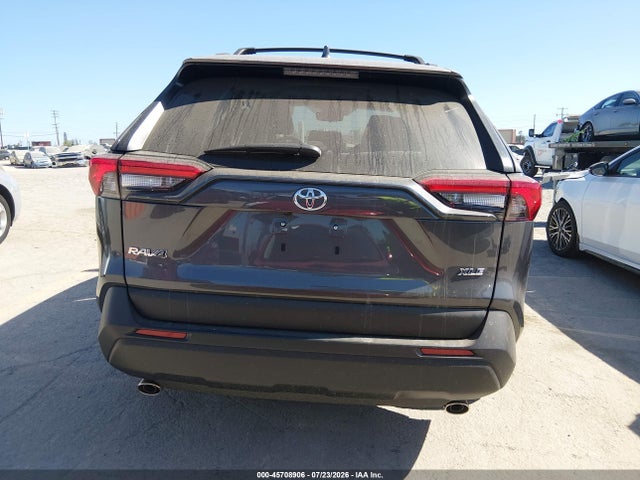 2025 TOYOTA RAV4 XLE 17