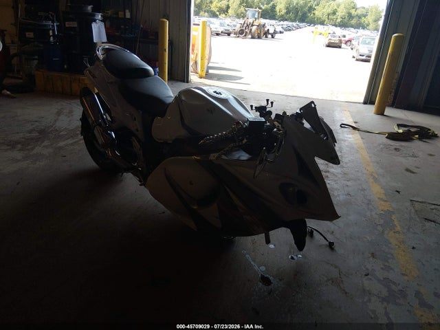 2013 SUZUKI GSX RA