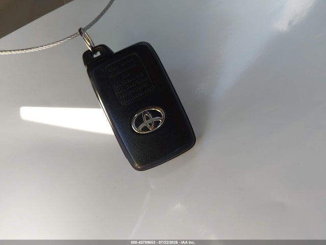 2013 Toyota PRIUS TWO — миниатюра 11