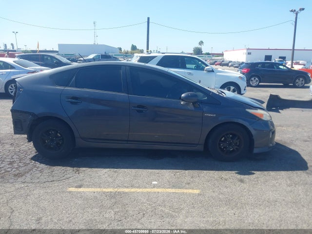 2013 Toyota PRIUS TWO thumbnail 14