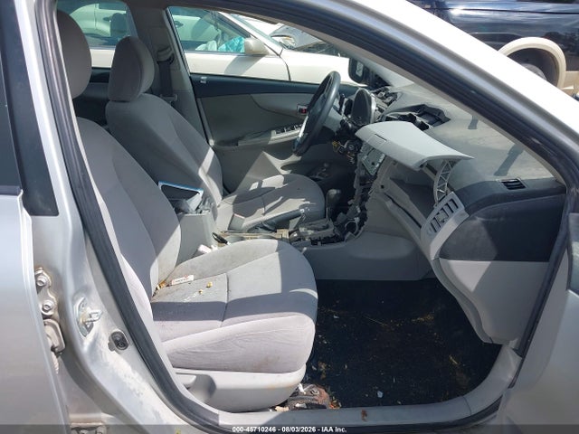 2011 Toyota COROLLA LE photo 5