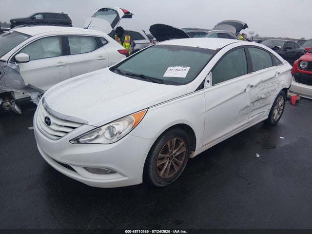 2013 Hyundai SONATA GLS photo 2