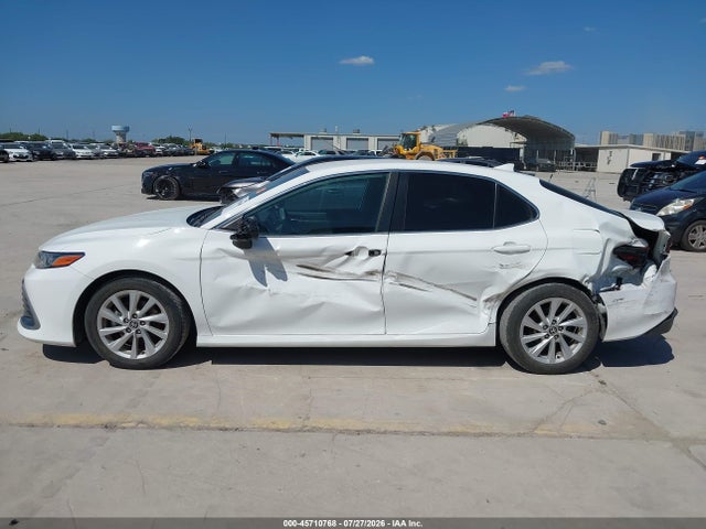 2022 TOYOTA CAMRY LE 14