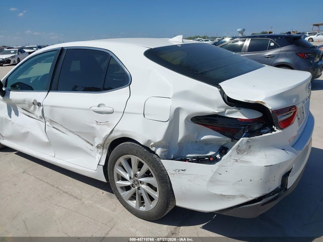 2022 TOYOTA CAMRY LE 17