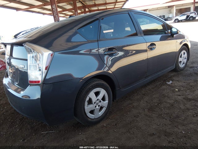 2010 Toyota PRIUS III — фото 4