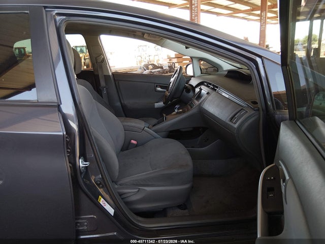 2010 Toyota PRIUS III — фото 5