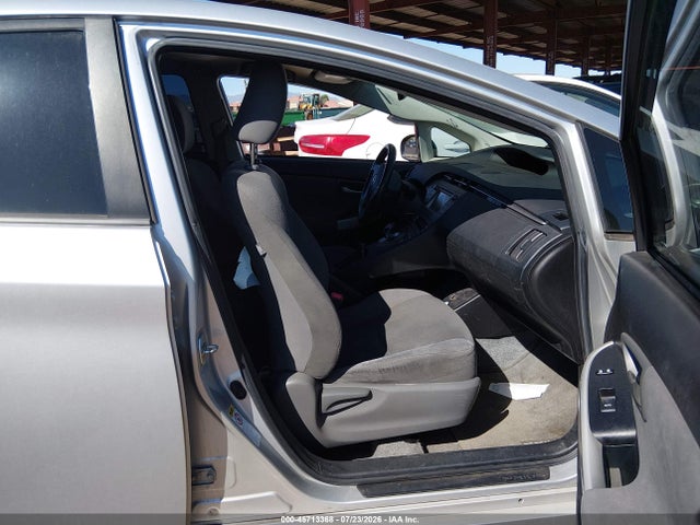 صورة 5 لـ 2012 Toyota PRIUS TWO