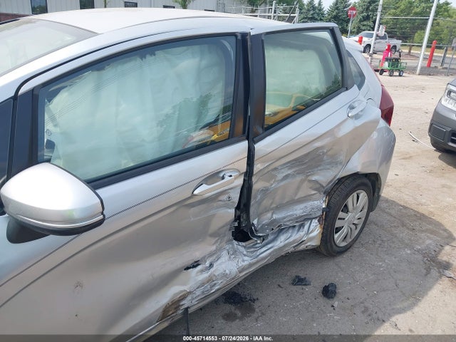 2016 Honda FIT LX — фото 6