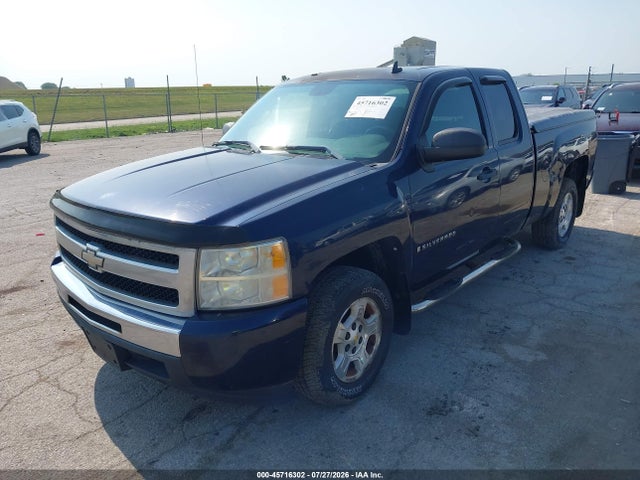 2009 Chevrolet SILVERADO 1500 LT photo 2