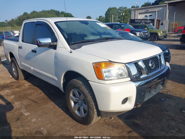 2013 NISSAN TITAN SV