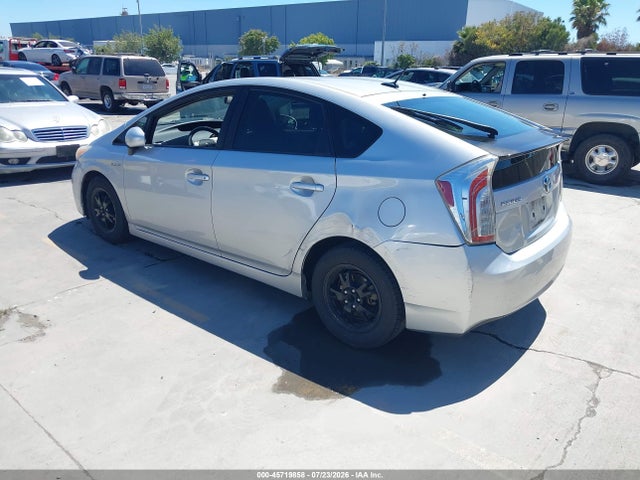 صورة 3 لـ 2014 Toyota PRIUS THREE