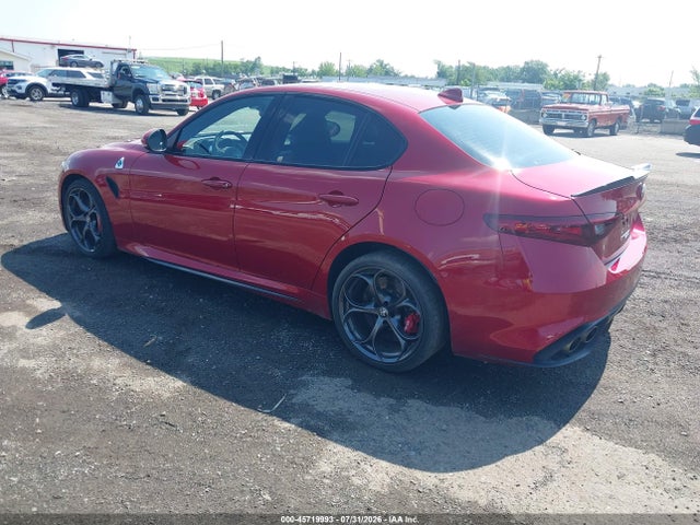 2018 ALFA Romeo GIULIA QUADRIFOGLIO RWD photo 3