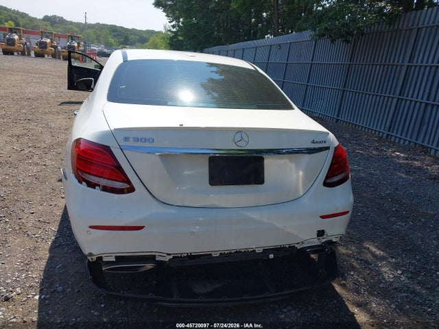 2017 Mercedes-BENZ E 300 4MATIC 照片 16