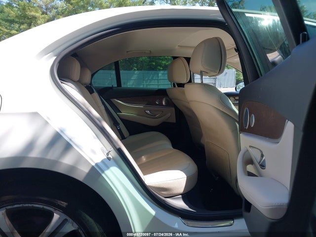 صورة مصغرة 8 لـ 2017 Mercedes-BENZ E 300 4MATIC
