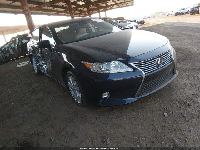 2015 Lexus ES 300H photo 1