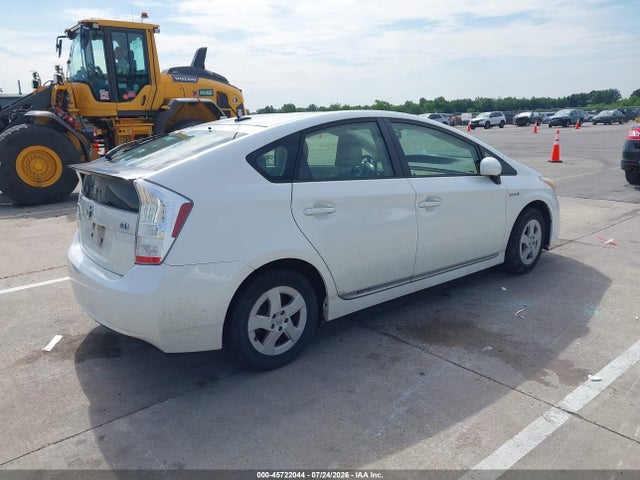 2011 Toyota PRIUS FOUR — фото 4