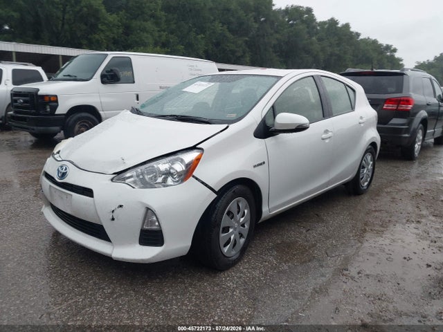 2014 Toyota PRIUS C TWO — фото 2