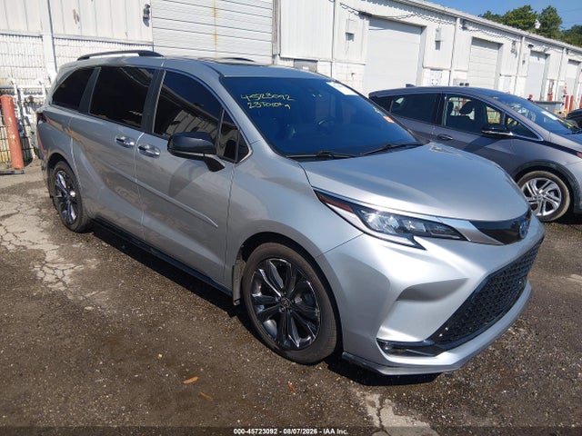 2023 TOYOTA SIENNA XSE