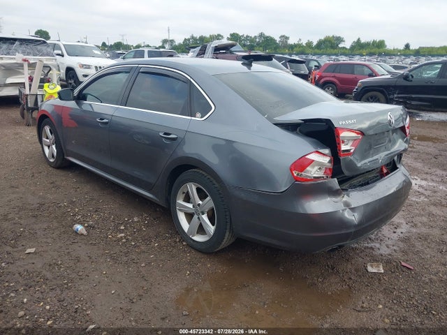 2013 Volkswagen PASSAT 2.5L SE — фото 3