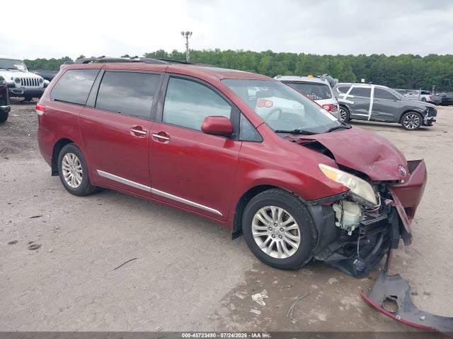 2012 TOYOTA SIENNA XLE V6 8 PASSENGER