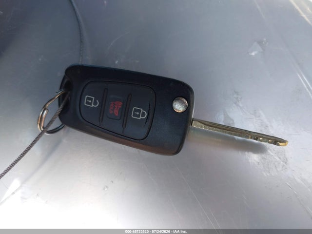 2011 KIA SOUL + — миниатюра 11