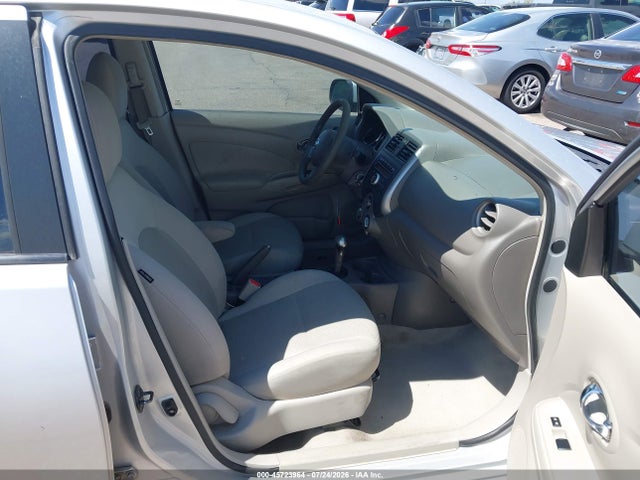 2013 Nissan VERSA 1.6 SV 照片 5
