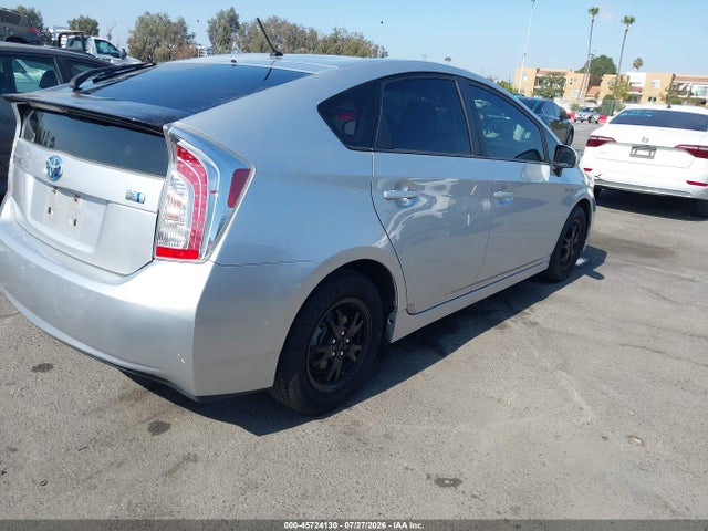 صورة 4 لـ 2012 Toyota PRIUS TWO